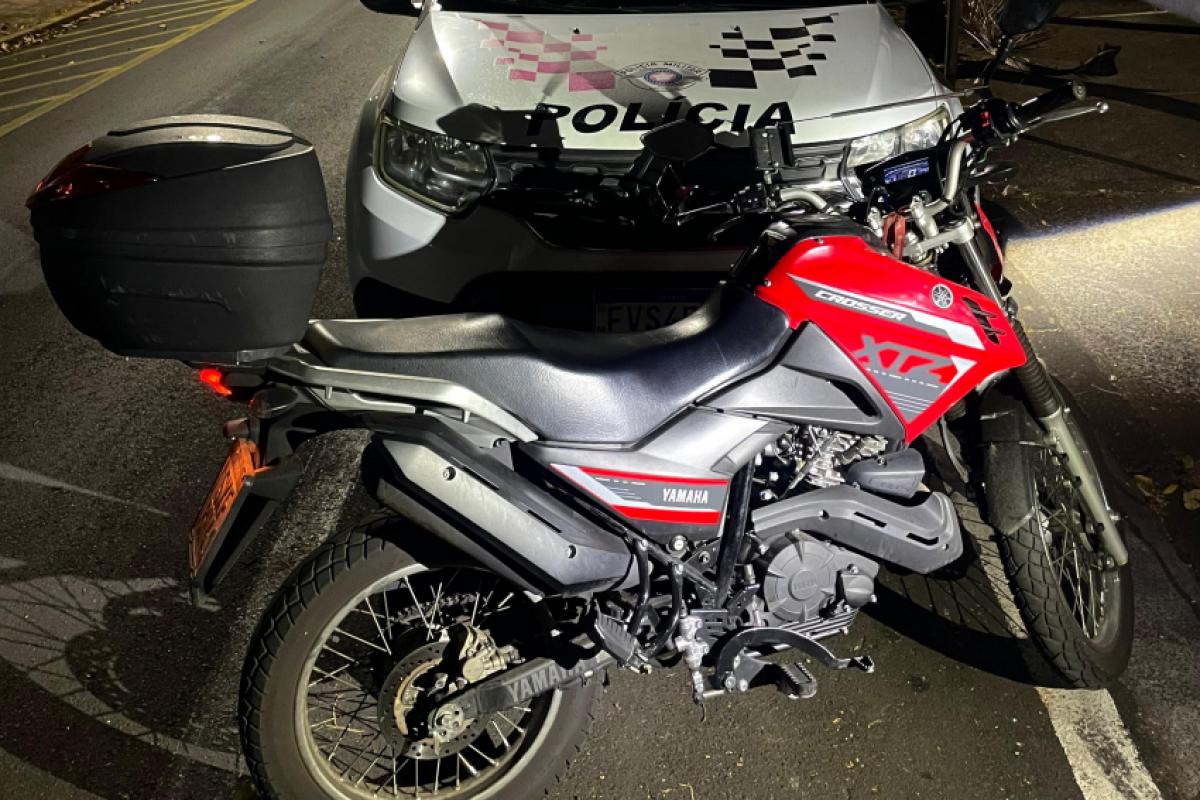 A moto foi apreendida e devolvida ao vigilante.
