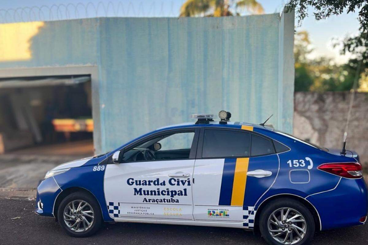 GCM apoia retirada de adolescentes de alojamento irregular usado por aspirantes ao futebol profissional