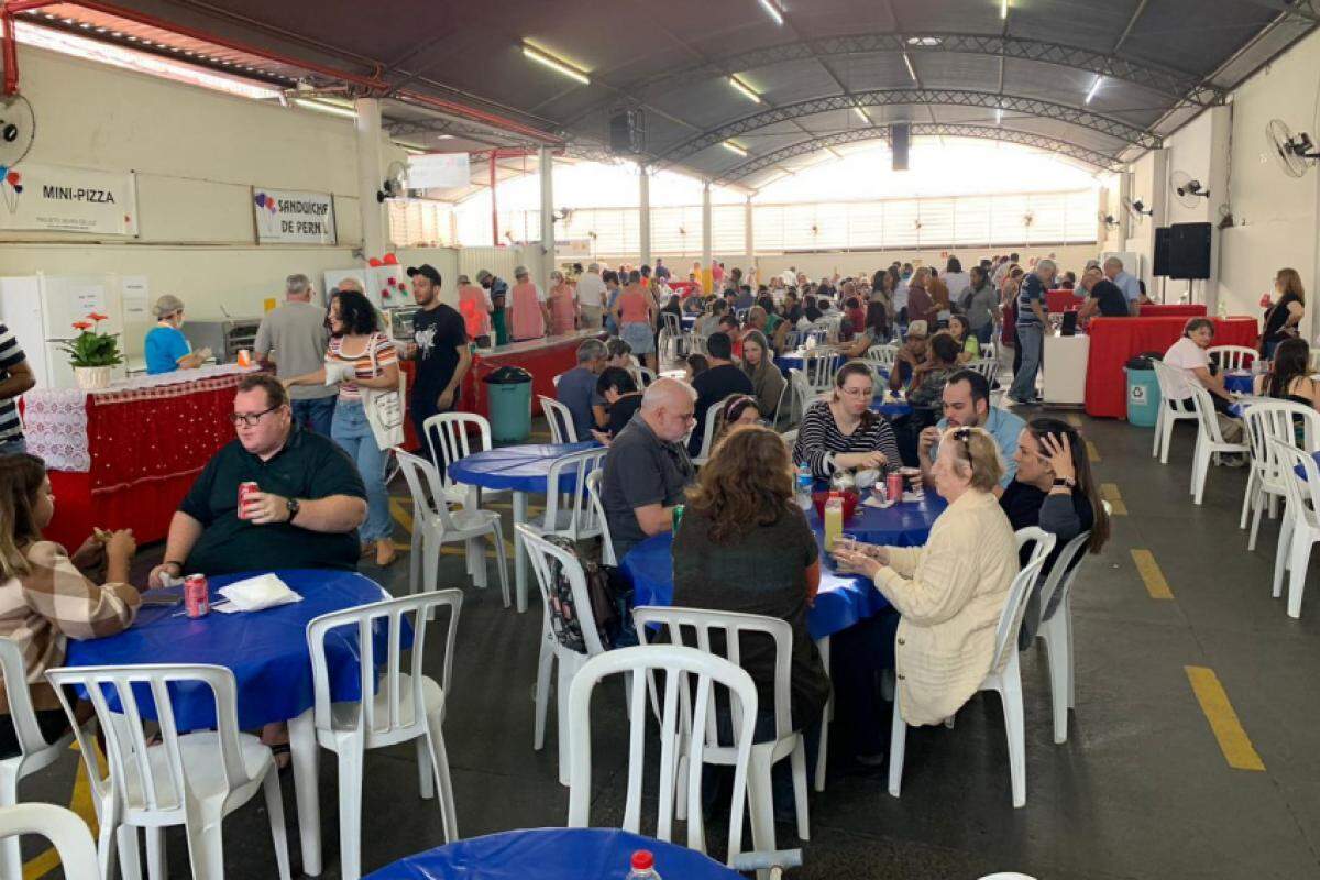 Praça de alimentação em edição anterior da Festac