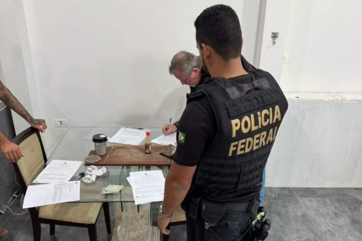 Agentes da Polícia Federal em operação na região