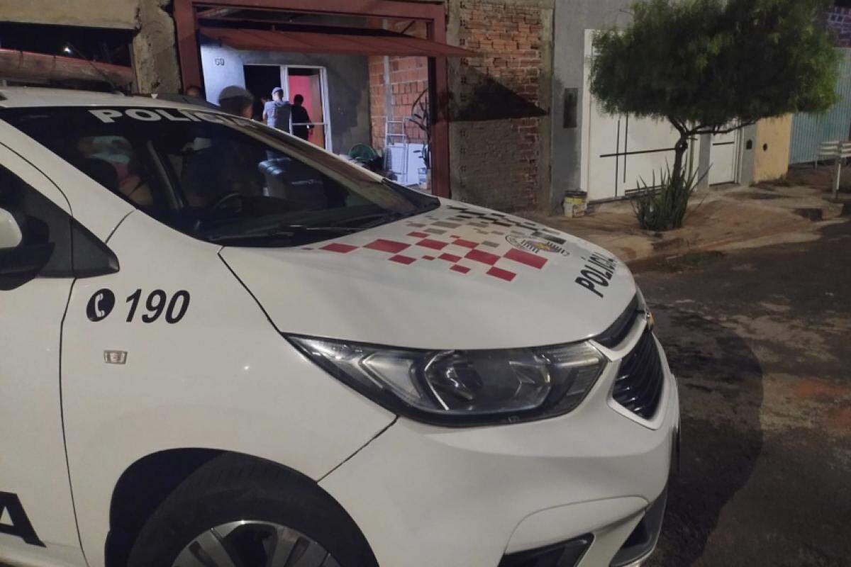 Crianças, com idades entre 6 e 13 anos, estavam sozinhas há quatro dias em condições precárias; caso foi registrado no Jardim Atlântico II