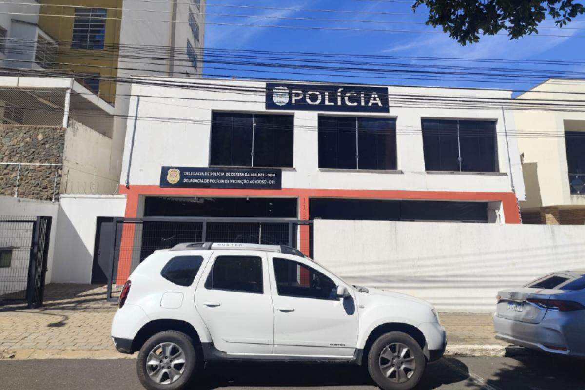 Suspeito usava falsos anúncios de emprego em grupos de WhatsApp para atrair vítimas; prisão preventiva foi solicitada