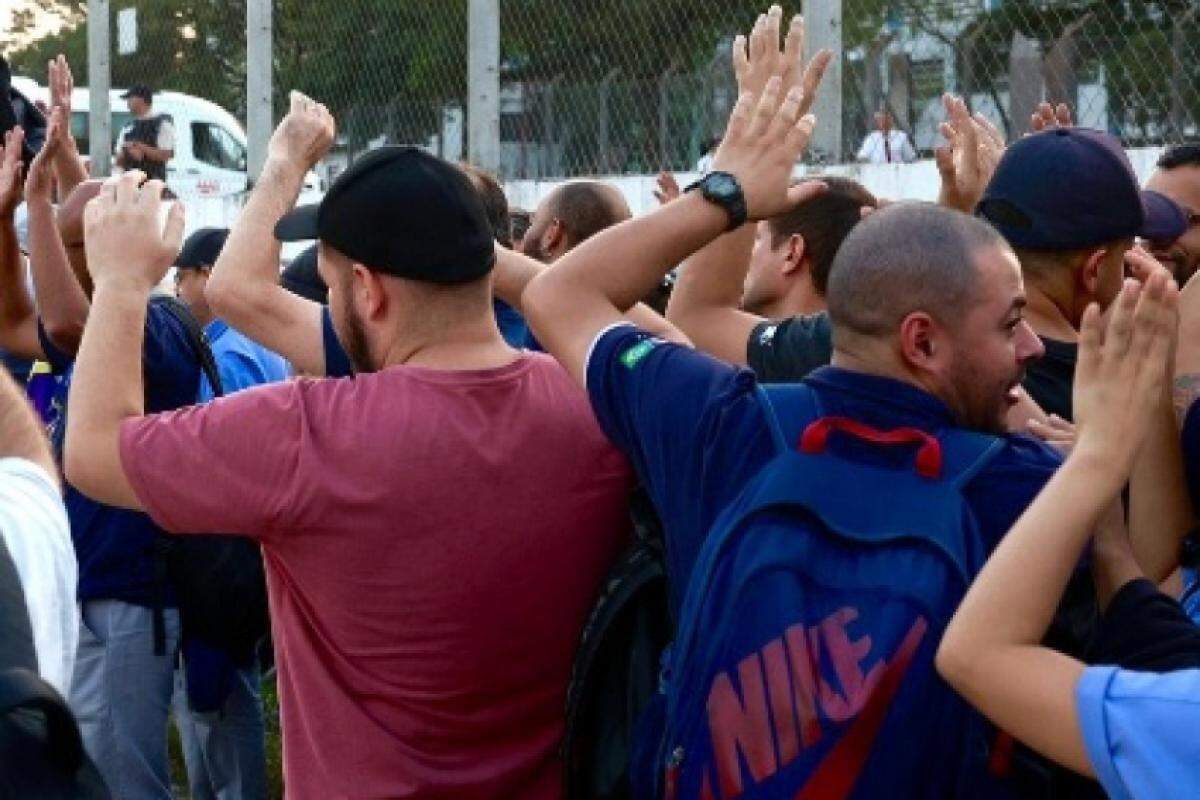 Funcionários declaram estado de greve