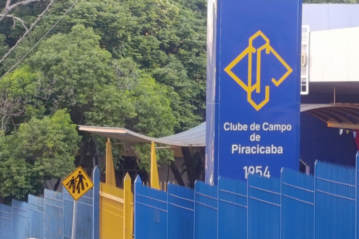 O funcionário foi preso e demitido por justa causa após a constatação do crime.