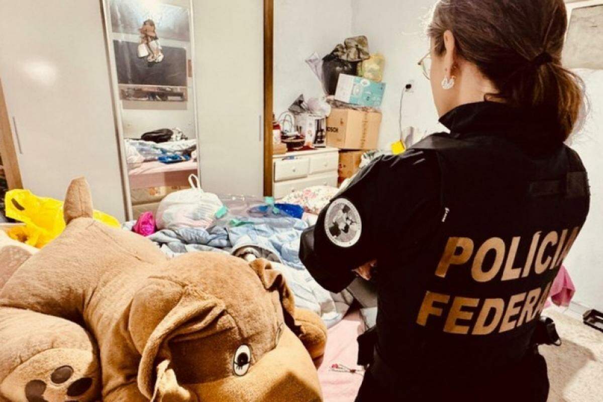 Agente da Polícia Federal durante a operação