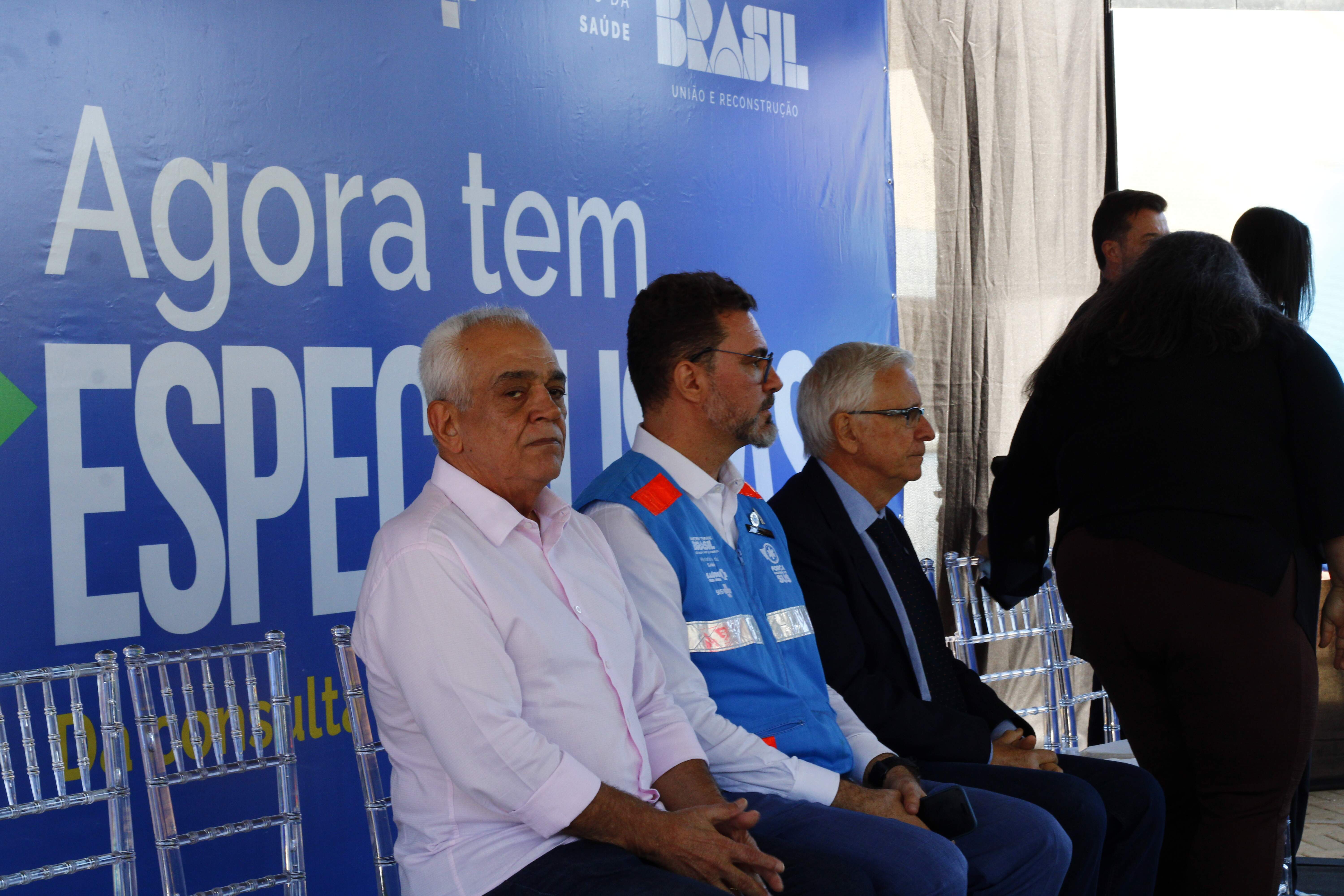 Marcio Cidade Gomes (Sec Municipal de Sáude), Rodrigo Stabeli (coordenador-geral da Força Nacional do Sus) e Orlando Costa Dias (prefeito em exercício)