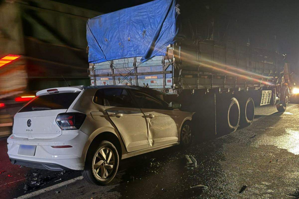 Polo conduzido pelo médico colidiu na traseira de um caminhão carregado com laranjas