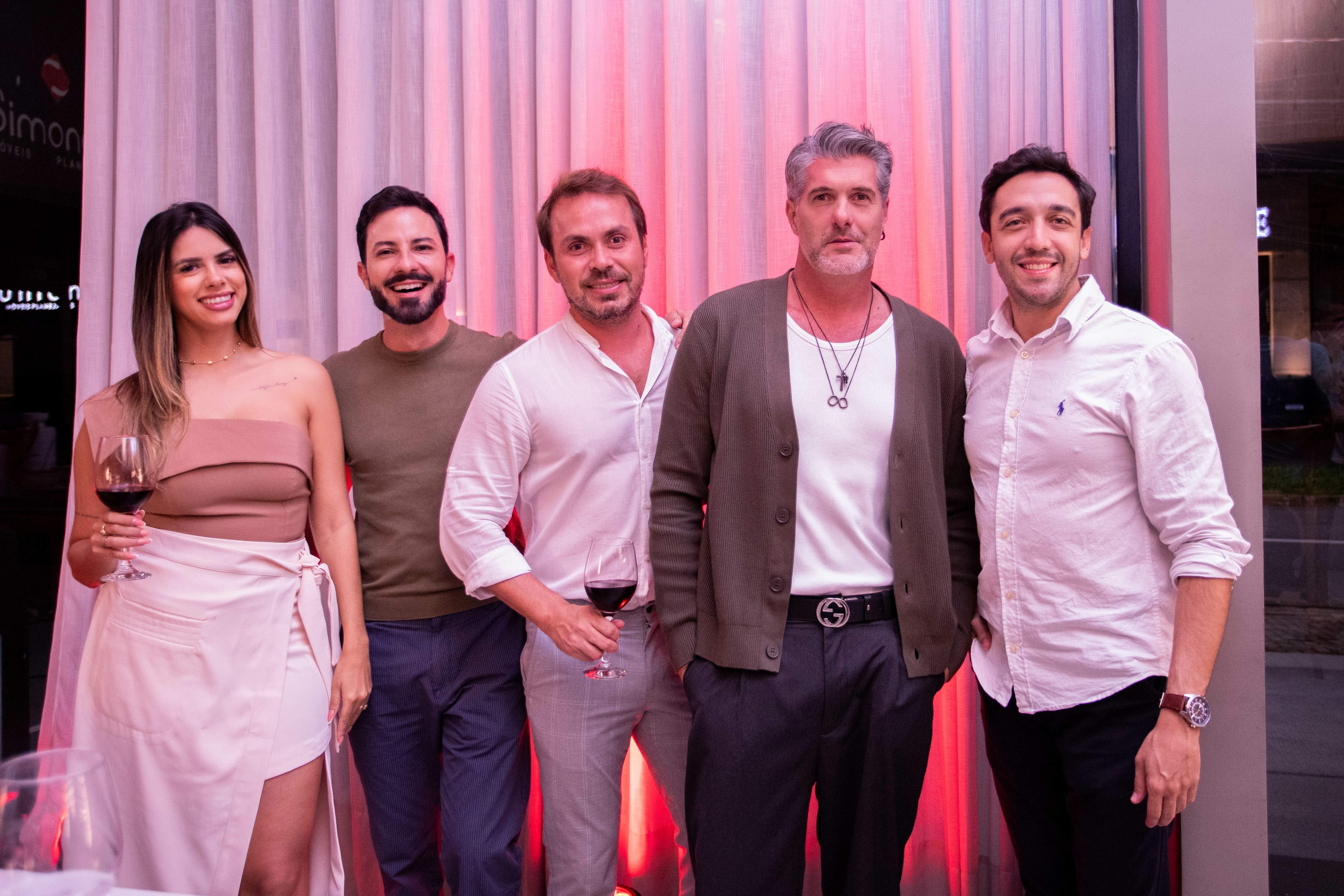Tamiris Faria, Caio Lopes, Eduardo Coutinho, Gustavo Martins, Rodrigo Veiga