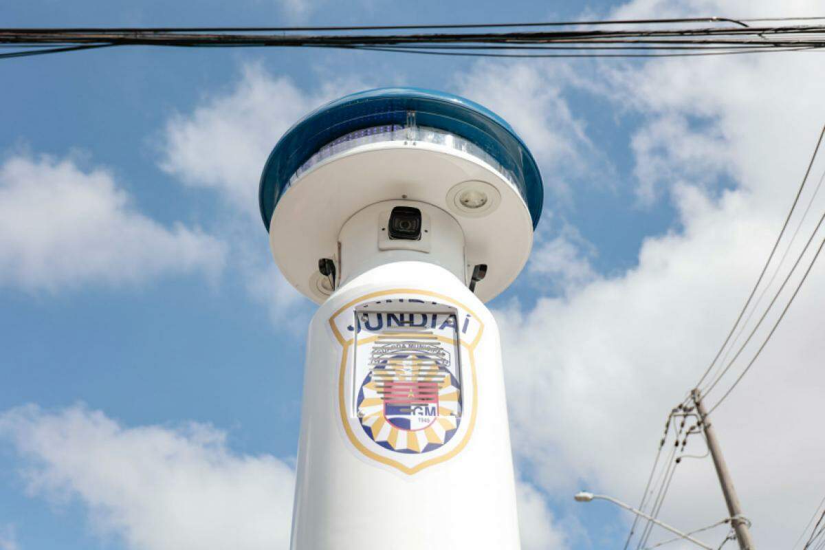 As torres instaladas na cidade têm câmeras que funcionam integradas à rede de monitoramento da Guarda Municipal