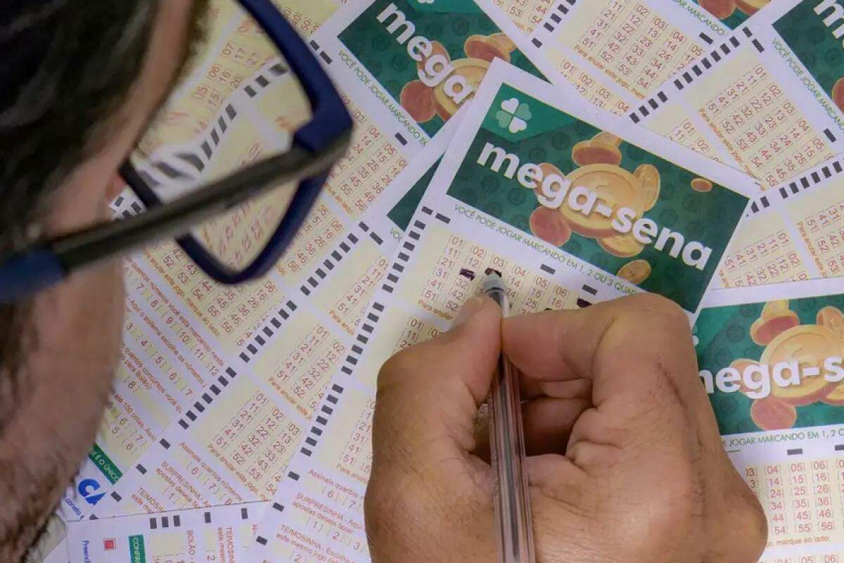 Apostas presenciais custam a partir de R$ 5; já pelos meios digitais, é preciso apostar ao menos R$ 30 -equivalente a seis jogos 