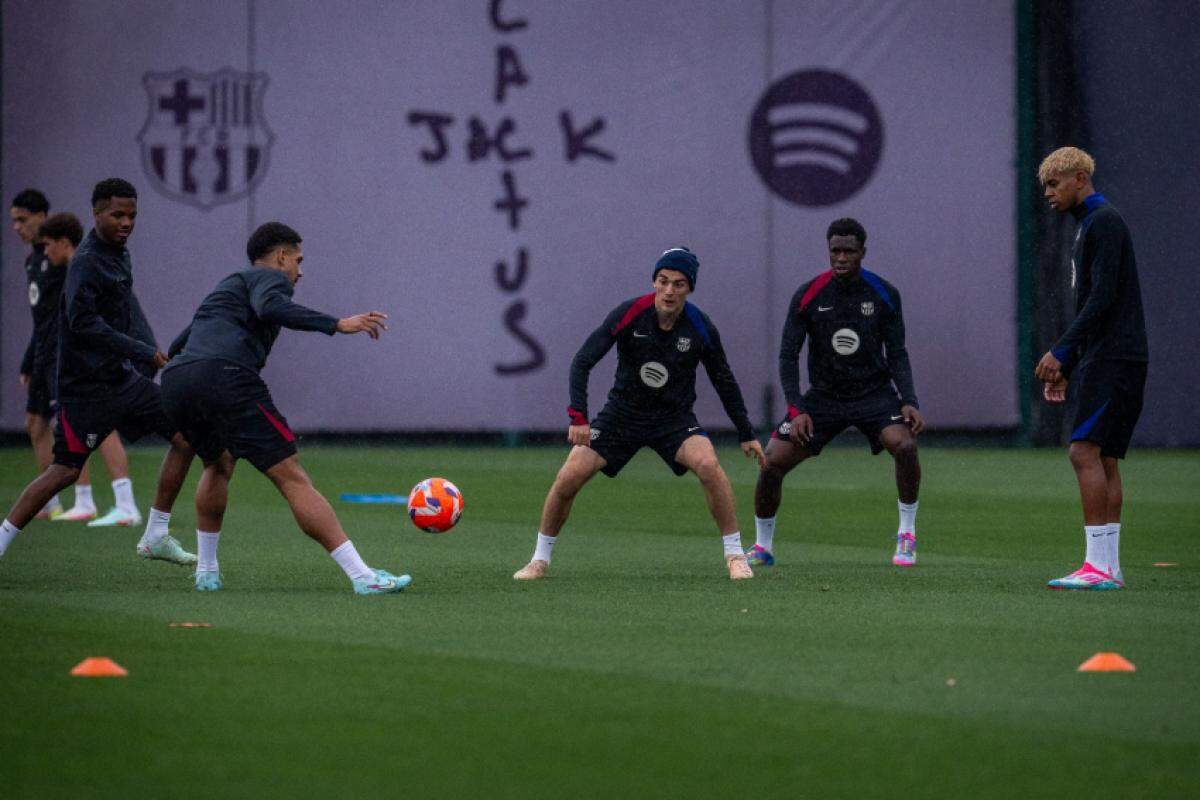 O time do Barcelona durante treino nas últimas semanas