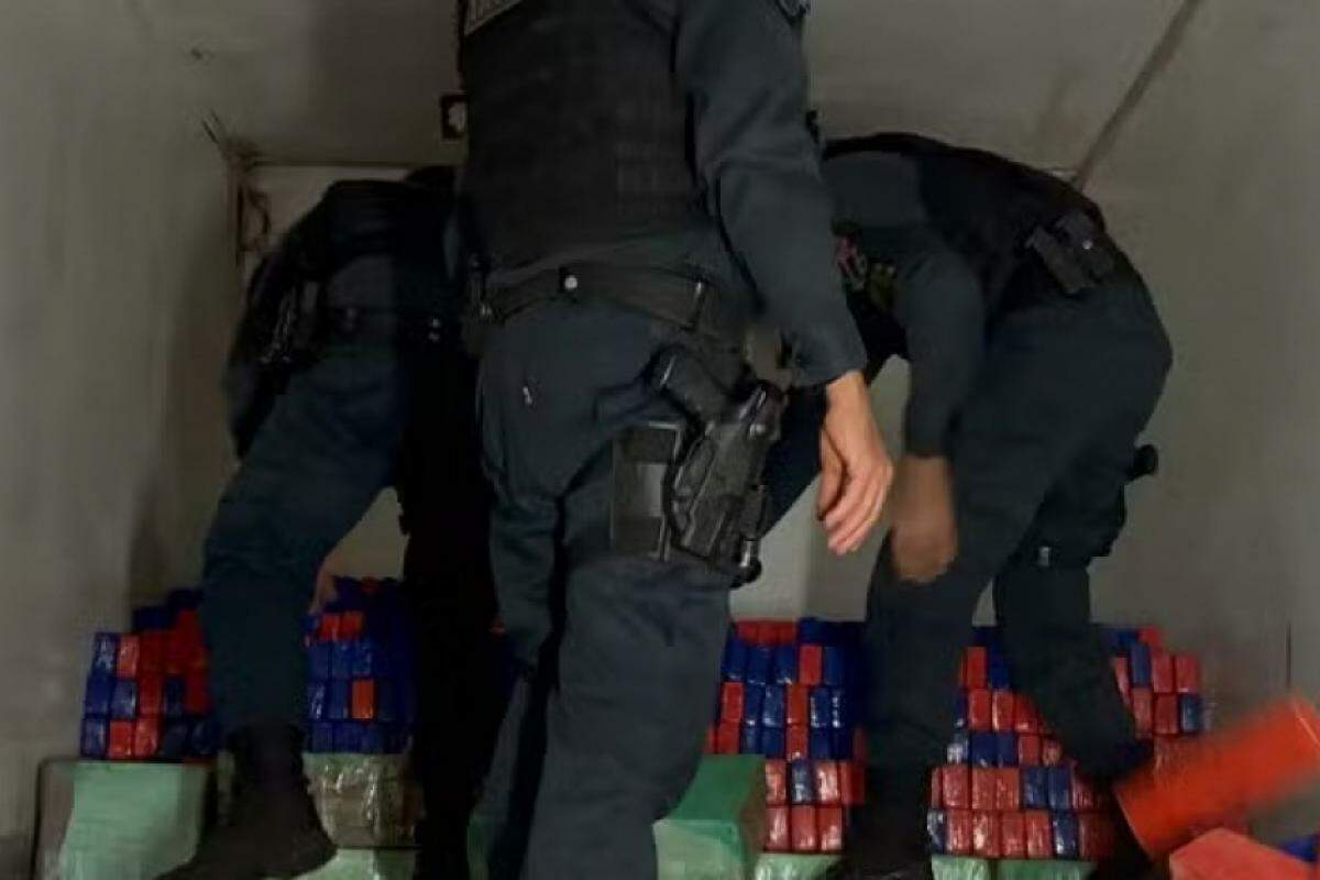Jovem de 23 anos foi preso após tentar fugir de abordagem
