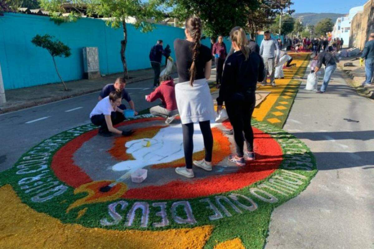 Tapete de Corpus Christi no Eloy Chaves