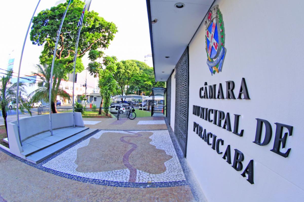 A justificativa para a criação do novo projeto de lei visa combater a discriminação e a perseguição contra cristãos