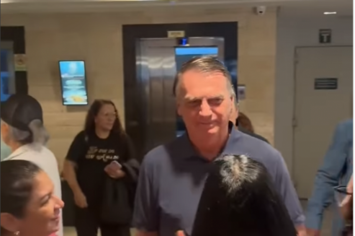 A indisposição de Bolsonaro já havia sido percebida na quinta-feira (19).