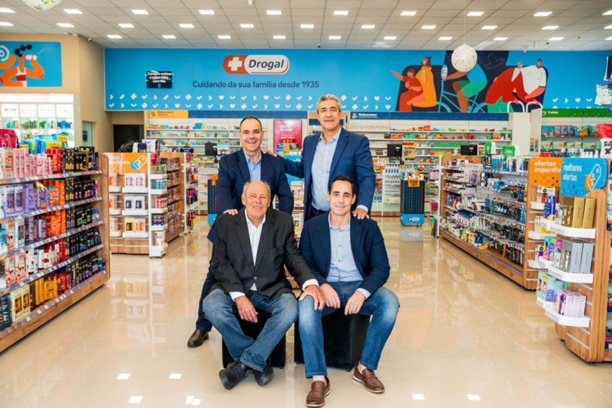 Em pé, os irmãos Ricardo e Marcelo Cançado; sentados, Roberto Lessa e Thiago Cançado