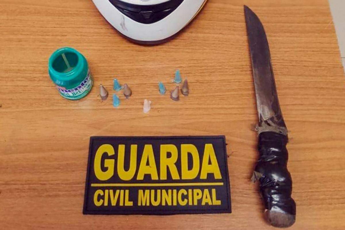 GCM aborda homem com faca e entorpecentes após invasão a consultório odontológico no centro de Araçatuba