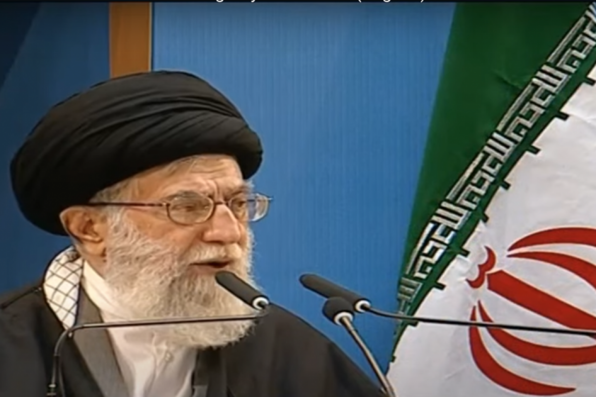Segundo o jornal New York Times, Khamenei está escondido num bunker desde o início dos bombardeios israelenses.