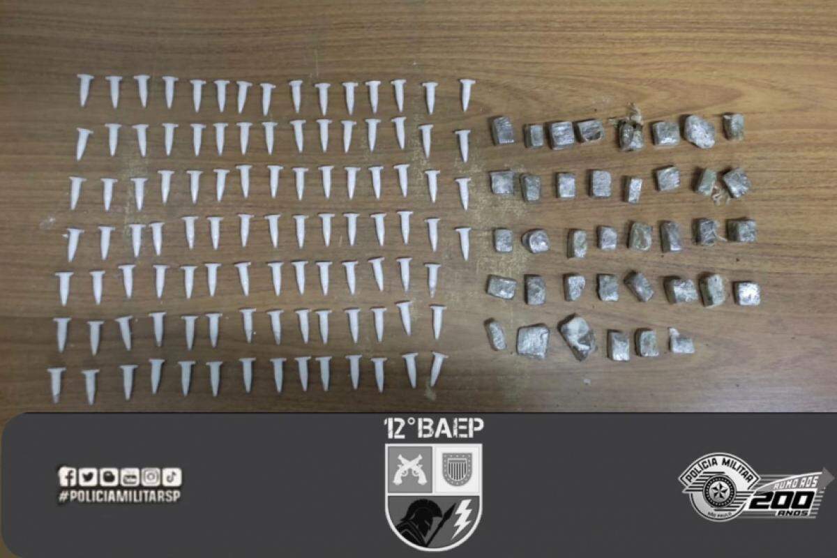 Mais de 100 porções de entorpecentes foram encontradas com o indivíduo