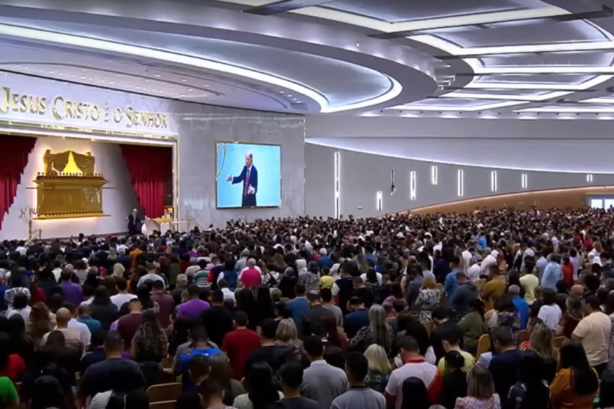 Católicos são pouco mais da metade dos brasileiros.