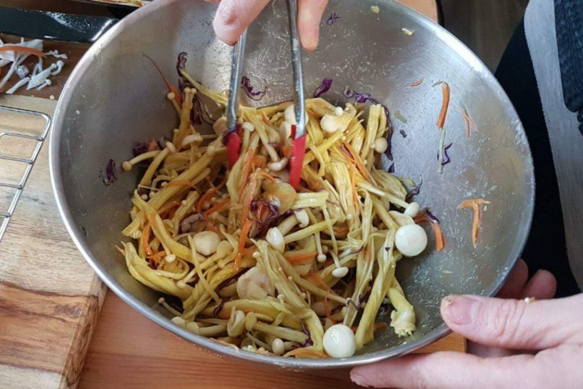 O exame revelou a presença de um enoki, espécie muito consumida na culinária chinesa e japonesa.