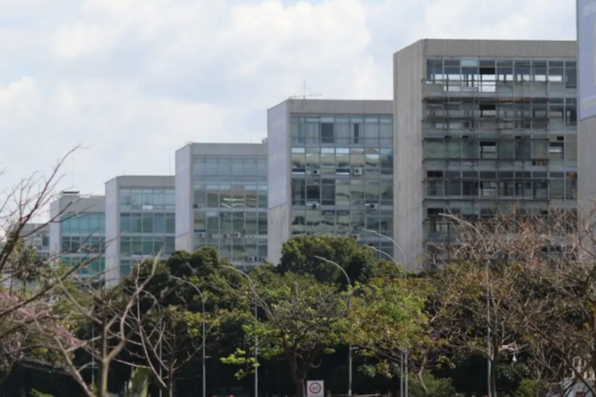 Aumento para servidores federais será de 9% em 2025 e de 9% em 2026.