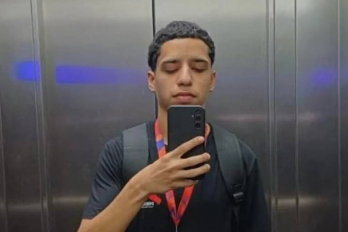 Outras quatro pessoas ficaram feridas.