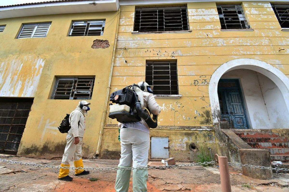 Parlamentares aprovam requerimentos que pedem esclarecimentos sobre situação de antigos prédios públicos, hoje em estado de abandono e risco