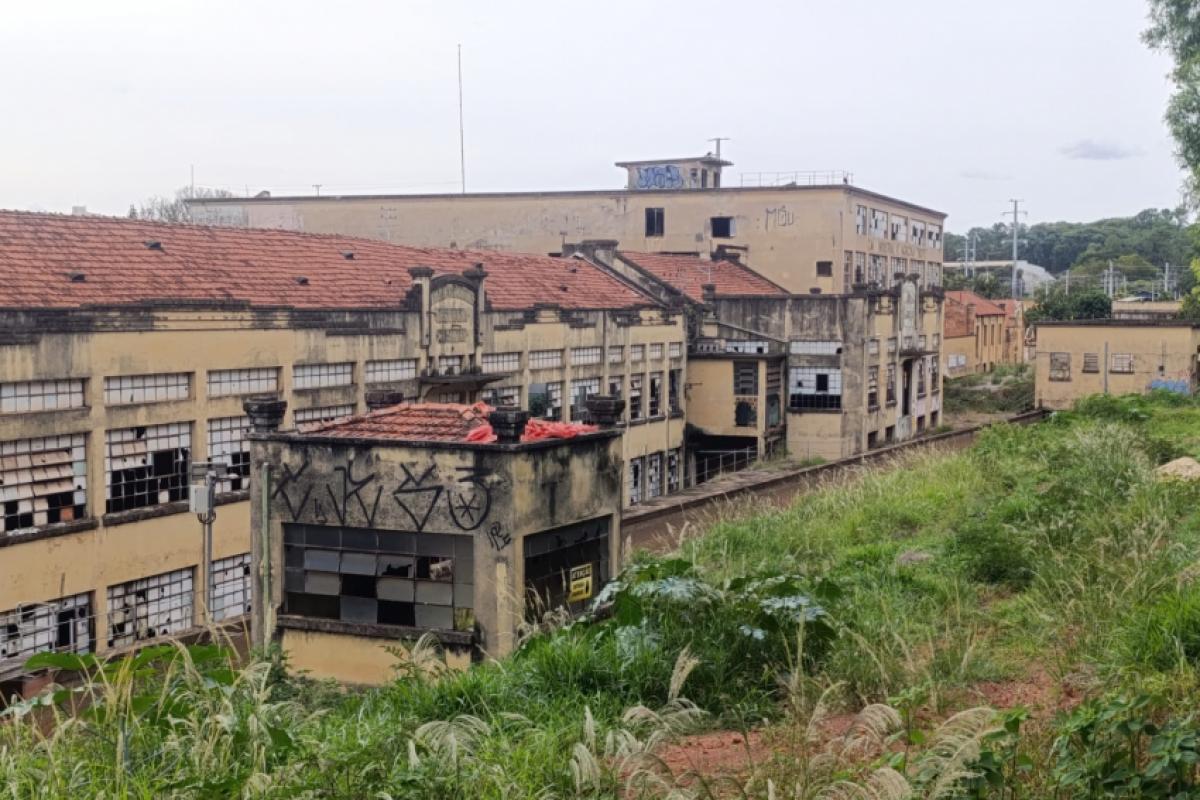 A Boyes foi fundada por Luiz de Queiroz em 1874, então como “Fábrica de Tecidos Santa Francisca”