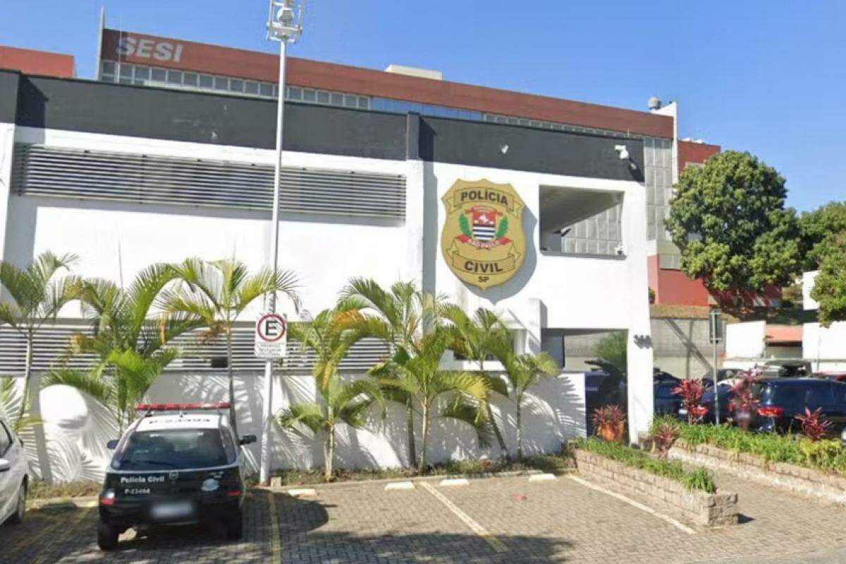 Mulher acusada de lançar spray de pimenta durante missa foi liberada provisoriamente e deverá cumprir medidas restritivas impostas pela Justiça