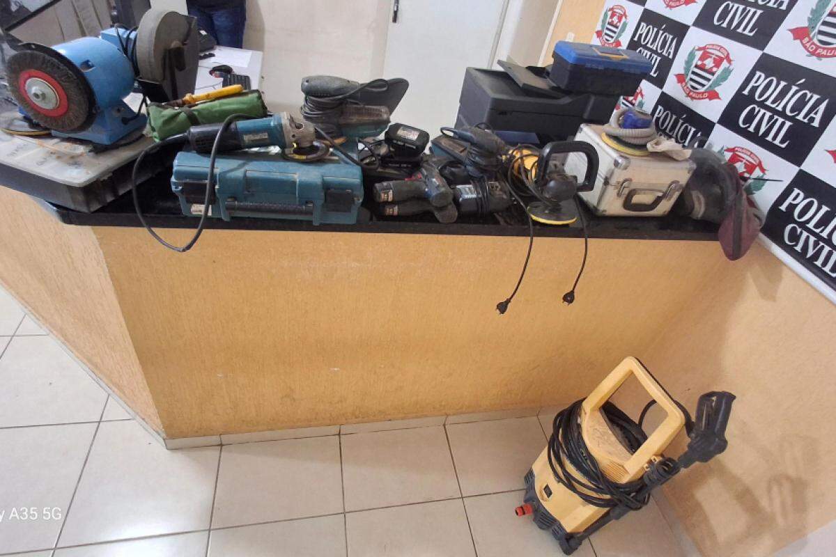 Ação rápida e diligente da equipe policial localizou a maior parte dos materiais subtraídos durante a madrugada no centro da cidade