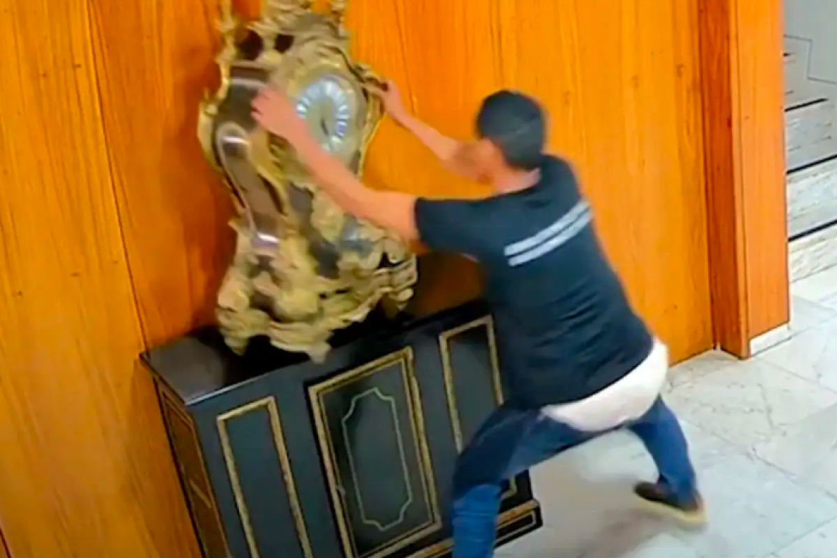 Mecânico que destruiu relógio do século XVII foi condenado pelo STF a 17 anos de prisão