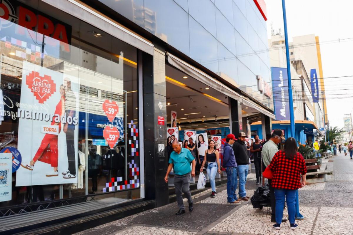 Lojas da região central já contam com decoração especial 