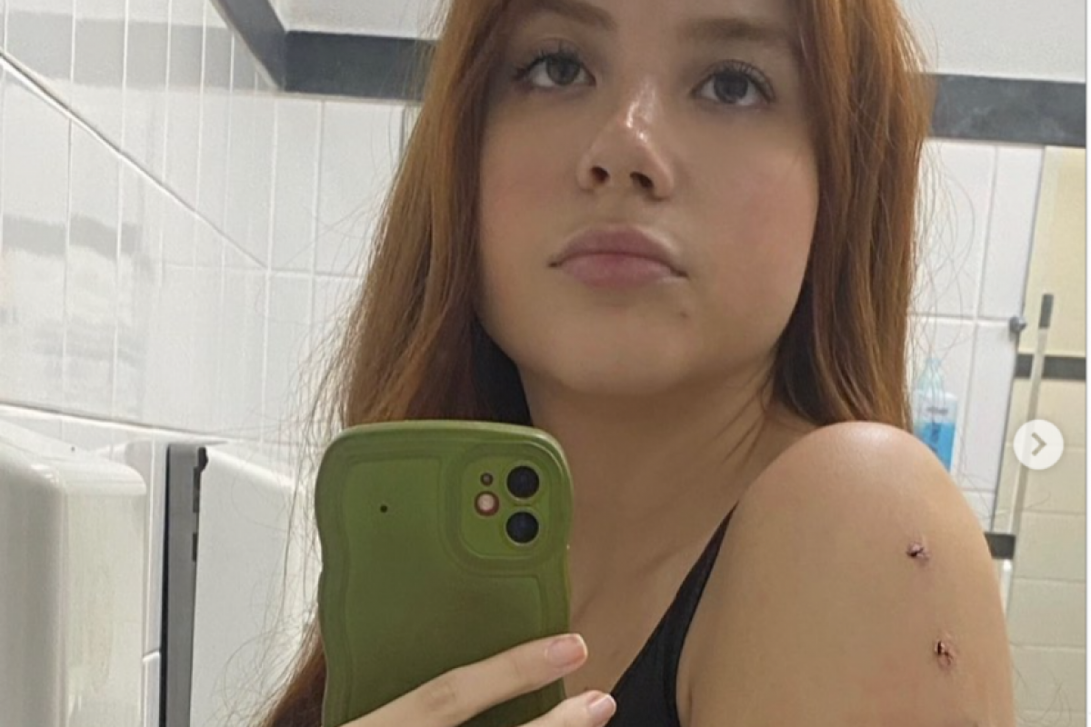 Armado com faca, ele teria pulado o muro da casa e desferido diversos golpes contra a jovem.