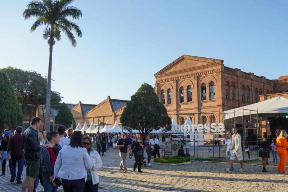 Todos os dias, o palco principal receberá, às 17h, o tradicional Brinde ao Pôr do Sol, com a apresentação do violinista João Paulo Xavier 