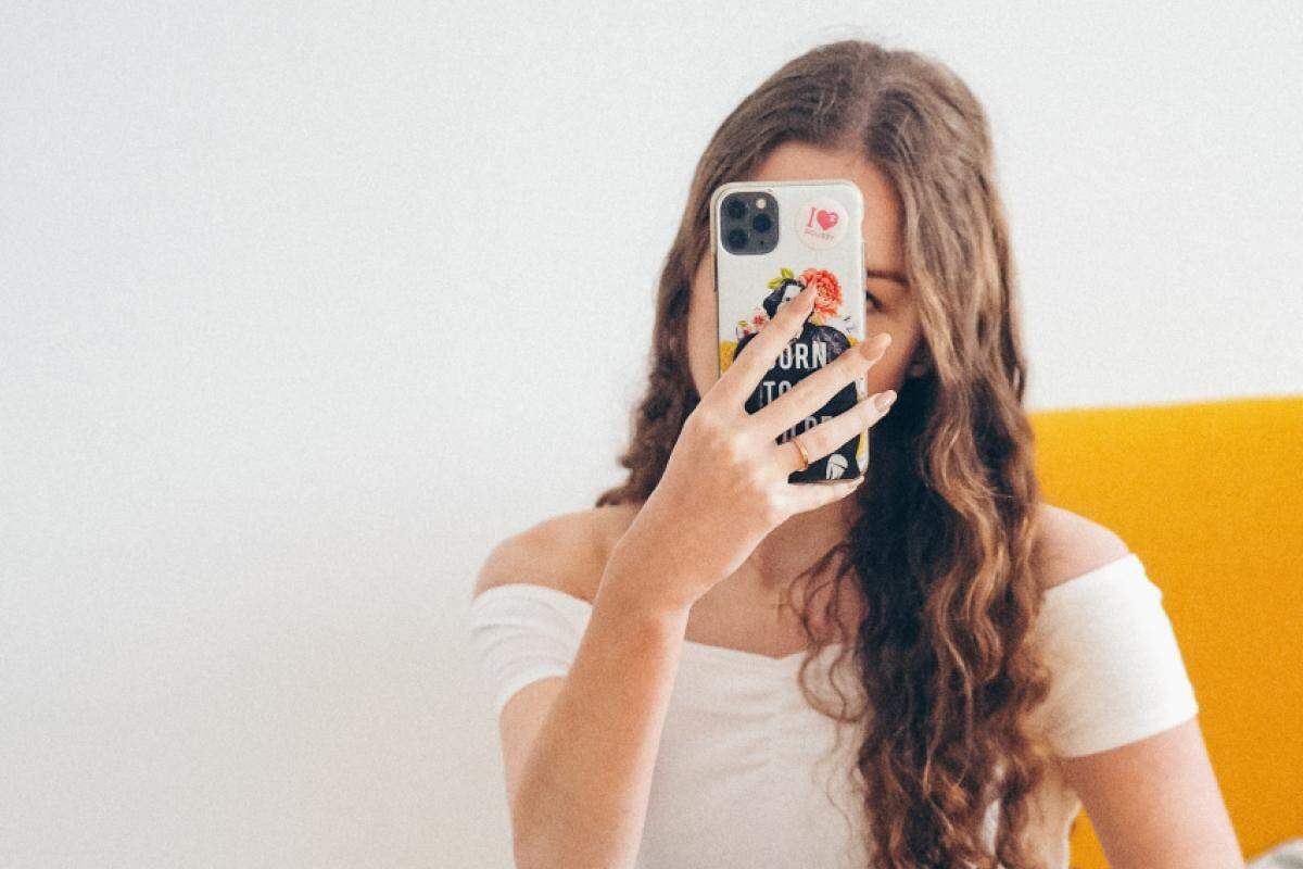 Autoconfiança não nasce de likes, mas de experiências significativas e apoio emocional constante, dizem especialistas.