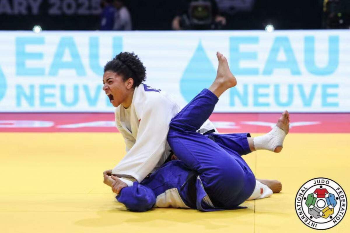 Shirlen Nascimento em luta contra sérvia no Mundial