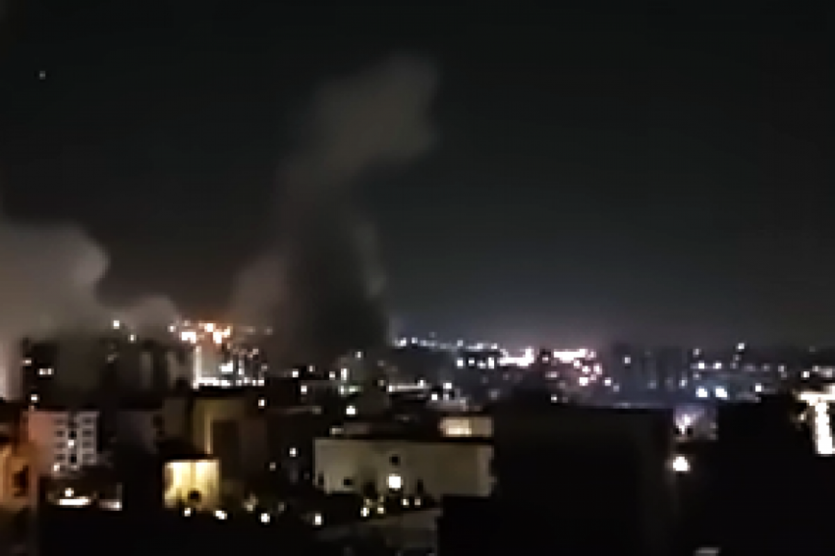 Imagem mostra bombardeios de Israel contra a capital do Irã. Teerã