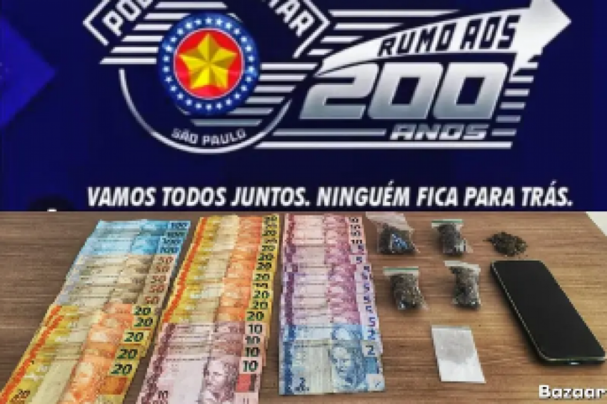 Flagrante foi feito durante patrulhamento da PM; entorpecentes estavam escondidos em veículo e dentro da residência