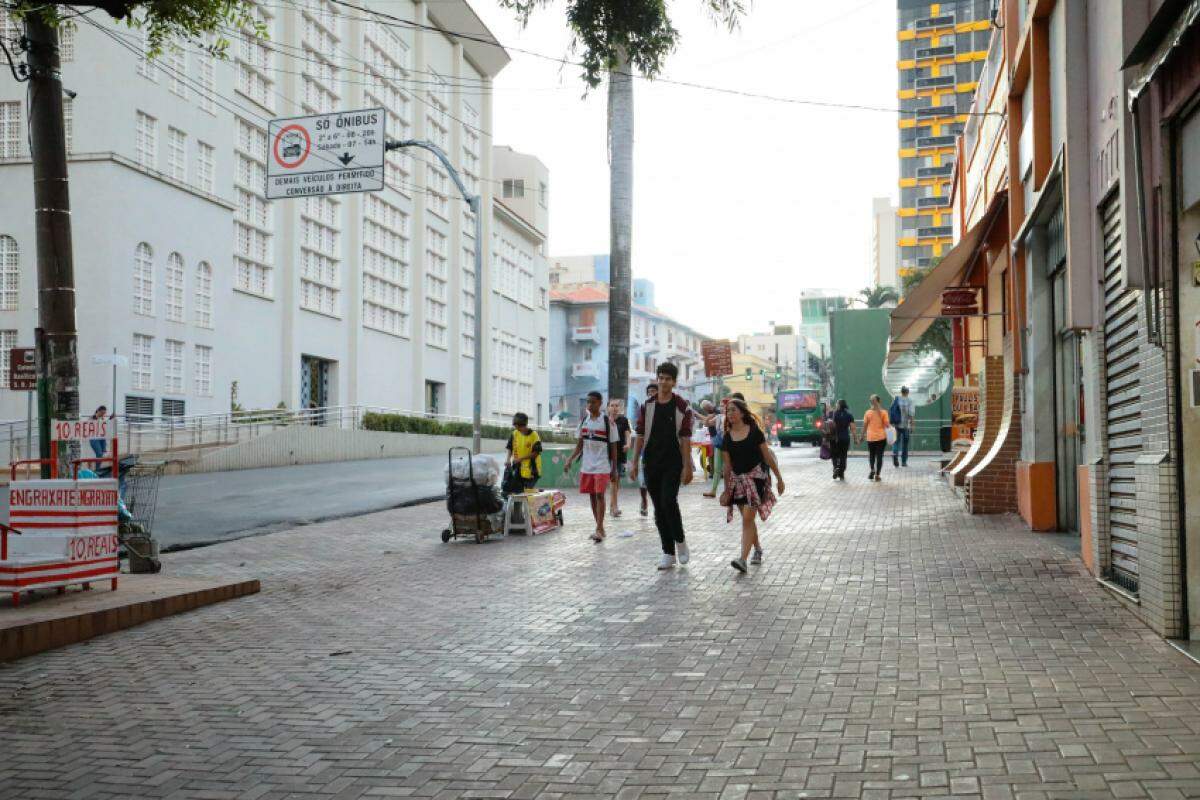 Alta das temperaturas, crédito caro e inflação ameaçam o varejo na estação que antes era sinônimo de lucro.