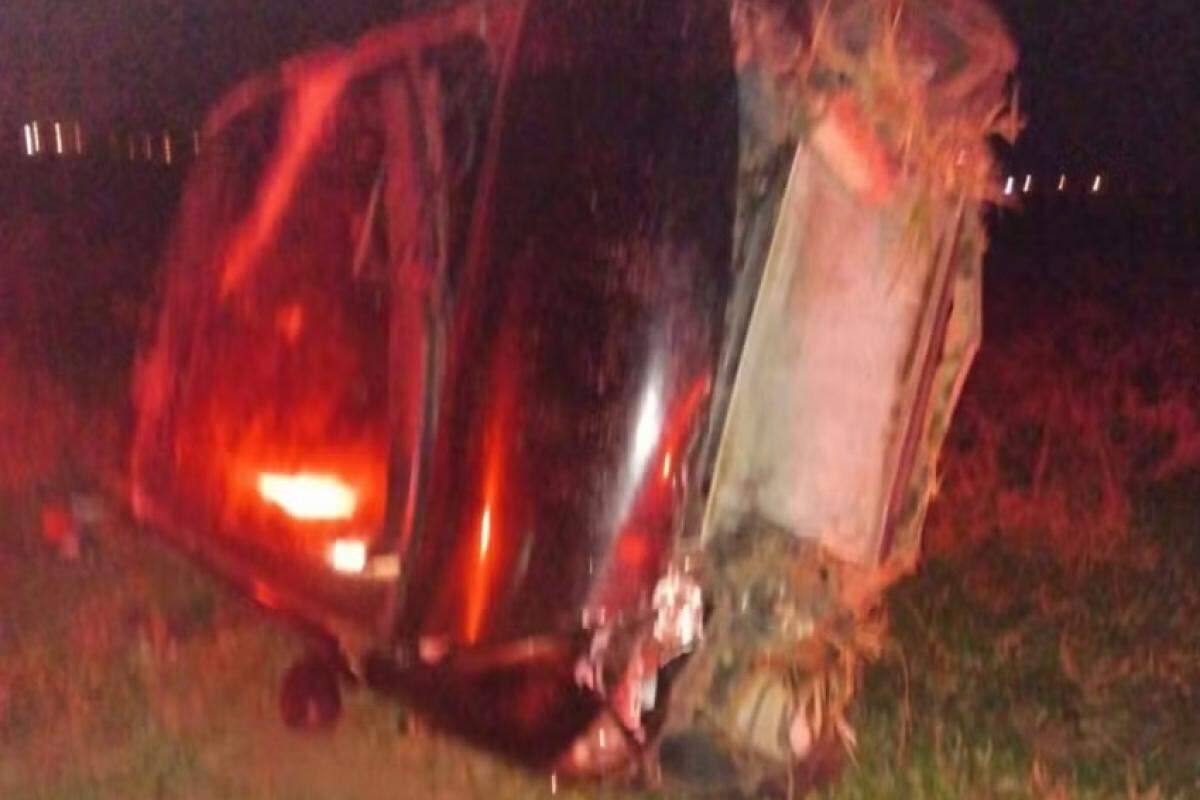 Acidente aconteceu na madrugada e envolveu carro de João Ramalho