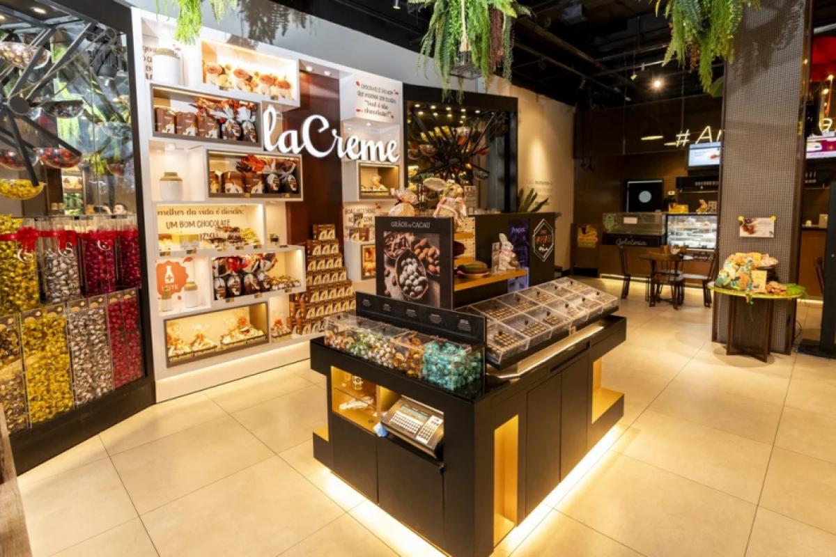 Em 2001 foi inaugurada a primeira loja da marca