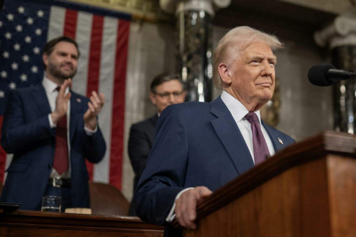 'Um carregamento completo de bombas foi lançado sobre Fordow', disse Trump.