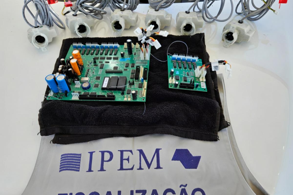 Placas e pulsers recolhidos na Operação Olhos de Lince, em Franca