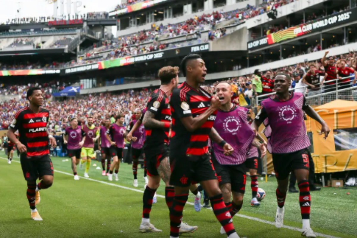 Bruno Henrique sai do banco e lidera vitória rubro-negra na Filadélfia