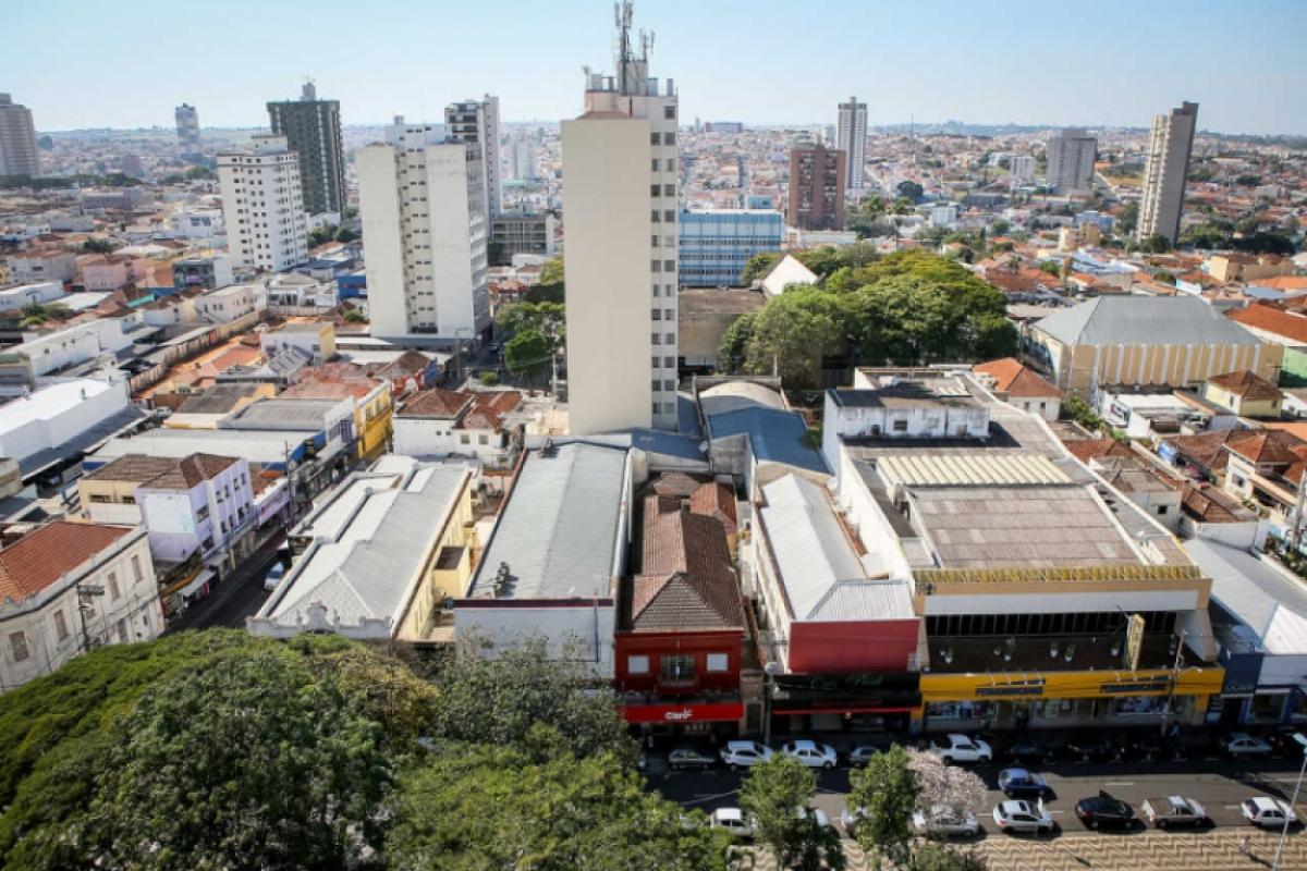Economia de Franca mostra força e gera empregos, mesmo diante de cenário nacional desafiador