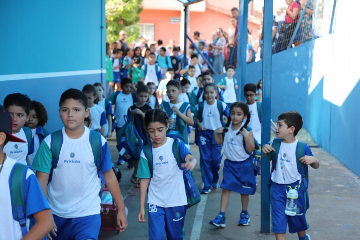 Uniformes serão distribuídos aos  35.483 mil alunos da rede municipal