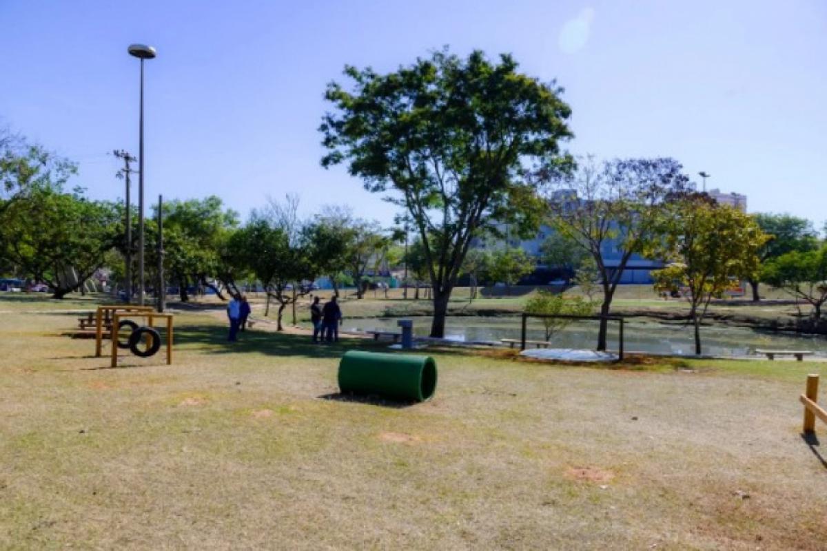 Ação recreativa acontece ao lado do parquinho infantil