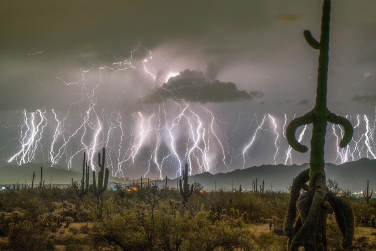  A distância correspondente a uma viagem de Paris, na França, a Veneza, na Itália. 