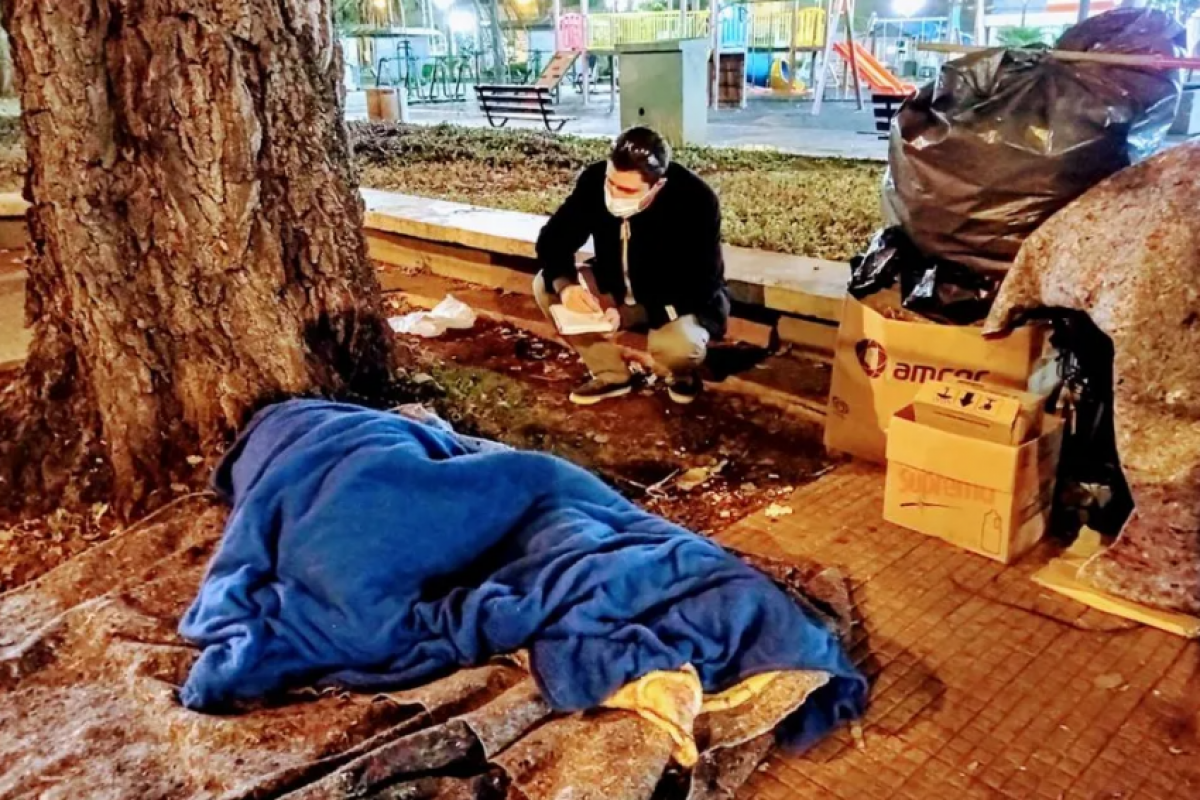Equipes do Seas percorrem a cidade até as 22h oferecendo acolhimento e entrega de cobertores.